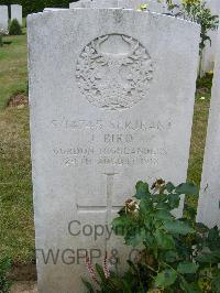 Bagneux British Cemetery Gezaincourt - Bird, J