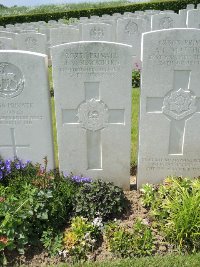 Bagneux British Cemetery Gezaincourt - Blackburn, John Vincent