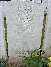 Bagneux British Cemetery Gezaincourt - Blair, H