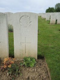 Bagneux British Cemetery Gezaincourt - Boon, C E