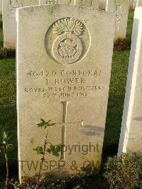 Bagneux British Cemetery Gezaincourt - Bower, Lister