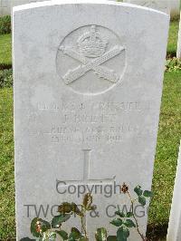 Bagneux British Cemetery Gezaincourt - Brett, J