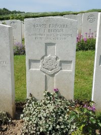 Bagneux British Cemetery Gezaincourt - Broom, John James