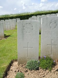 Bagneux British Cemetery Gezaincourt - Brown, David Alison