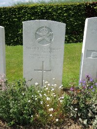 Bagneux British Cemetery Gezaincourt - Brown, Frederick Francis