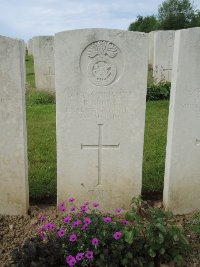 Bagneux British Cemetery Gezaincourt - Brown, R