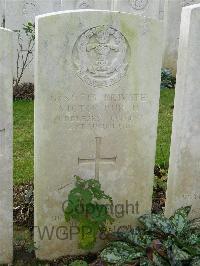 Bagneux British Cemetery Gezaincourt - Burch, Victor