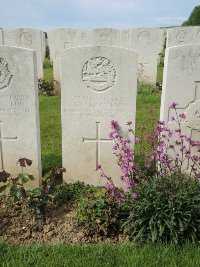 Bagneux British Cemetery Gezaincourt - Chapman, George William