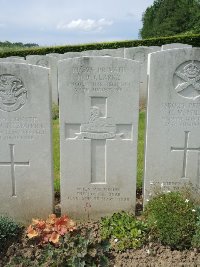 Bagneux British Cemetery Gezaincourt - Clarke, Harold Burkes