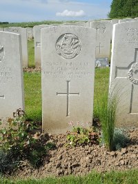 Bagneux British Cemetery Gezaincourt - Clayton, F