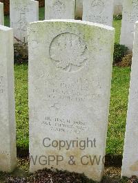 Bagneux British Cemetery Gezaincourt - Coates, Robert Wells