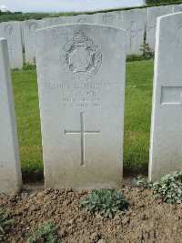 Bagneux British Cemetery Gezaincourt - Cook, R C