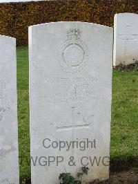 Bagneux British Cemetery Gezaincourt - Cooper, Percy