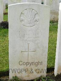 Bagneux British Cemetery Gezaincourt - Cornish, H