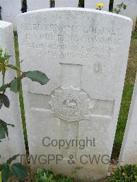 Bagneux British Cemetery Gezaincourt - Courtenay, Hugh