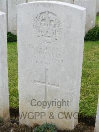 Bagneux British Cemetery Gezaincourt - Cowell, J