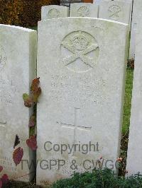 Bagneux British Cemetery Gezaincourt - Crosby, Harry