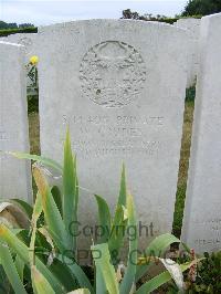 Bagneux British Cemetery Gezaincourt - Cruden, William