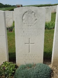 Bagneux British Cemetery Gezaincourt - Dalzell, James B.