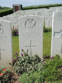 Bagneux British Cemetery Gezaincourt - Davie, John George