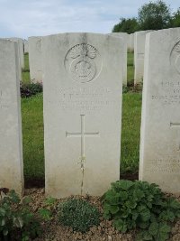 Bagneux British Cemetery Gezaincourt - Davies, J T