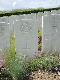 Bagneux British Cemetery Gezaincourt - Davies, John Powell