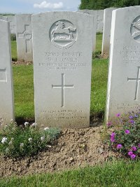 Bagneux British Cemetery Gezaincourt - Davies, W J