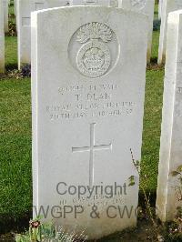 Bagneux British Cemetery Gezaincourt - Dean, T