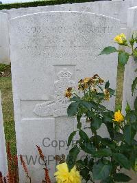 Bagneux British Cemetery Gezaincourt - Devlin, P