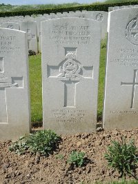 Bagneux British Cemetery Gezaincourt - Dinsdale, William Henry