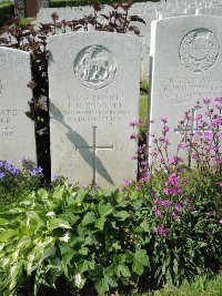 Bagneux British Cemetery Gezaincourt - Doggett, T H