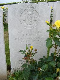 Bagneux British Cemetery Gezaincourt - Doyle, G