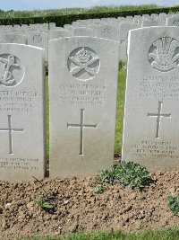 Bagneux British Cemetery Gezaincourt - Duncan, J W