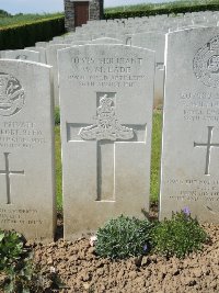 Bagneux British Cemetery Gezaincourt - Eade, W M