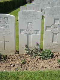 Bagneux British Cemetery Gezaincourt - Edwards, Frederick