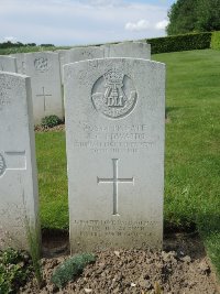 Bagneux British Cemetery Gezaincourt - Edwards, Herbert Charles