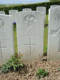 Bagneux British Cemetery Gezaincourt - Elstub, J E