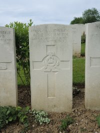 Bagneux British Cemetery Gezaincourt - English, B F