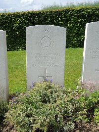 Bagneux British Cemetery Gezaincourt - Etches, Robert Arthur