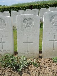 Bagneux British Cemetery Gezaincourt - Farmer, William Joseph