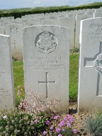 Bagneux British Cemetery Gezaincourt - Fisher, W S