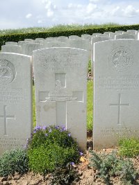 Bagneux British Cemetery Gezaincourt - Flint, G W