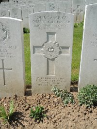 Bagneux British Cemetery Gezaincourt - Foster, Charlie Guy