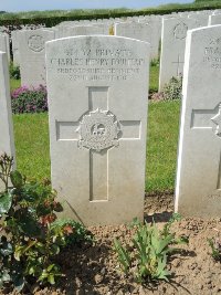 Bagneux British Cemetery Gezaincourt - Fountain, Charles Henry