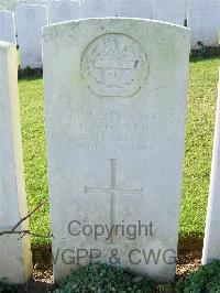 Bagneux British Cemetery Gezaincourt - Fowler, H