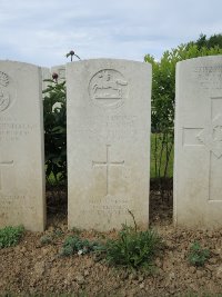 Bagneux British Cemetery Gezaincourt - French, A E