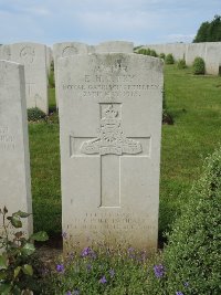 Bagneux British Cemetery Gezaincourt - Fry, E H S