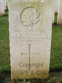 Bagneux British Cemetery Gezaincourt - Glen, E M