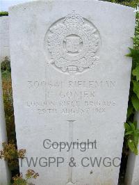 Bagneux British Cemetery Gezaincourt - Gomer, F