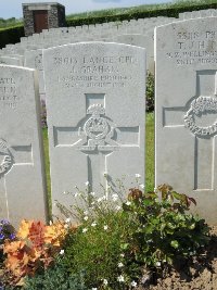 Bagneux British Cemetery Gezaincourt - Graham, J